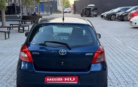 Toyota Yaris III рестайлинг, 2008 год, 520 000 рублей, 4 фотография