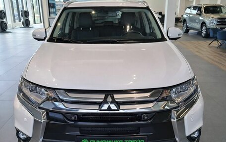 Mitsubishi Outlander III рестайлинг 3, 2018 год, 1 999 000 рублей, 2 фотография