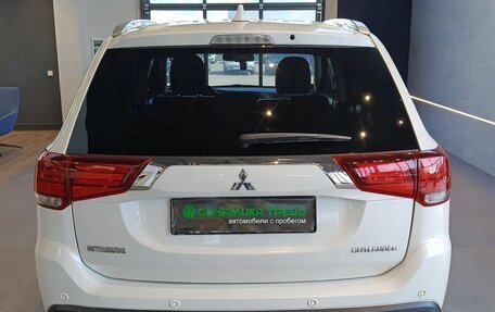Mitsubishi Outlander III рестайлинг 3, 2018 год, 1 999 000 рублей, 5 фотография