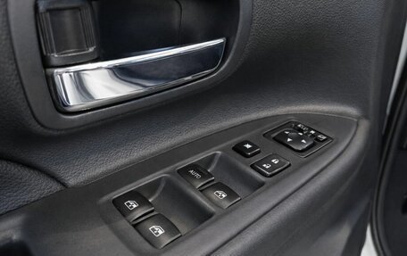 Mitsubishi Outlander III рестайлинг 3, 2018 год, 1 999 000 рублей, 13 фотография