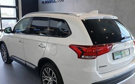 Mitsubishi Outlander III рестайлинг 3, 2018 год, 1 999 000 рублей, 6 фотография
