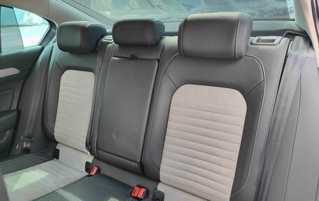 Volkswagen Passat B8 рестайлинг, 2018 год, 1 899 000 рублей, 13 фотография