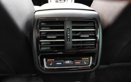 Volkswagen Passat B8 рестайлинг, 2018 год, 1 899 000 рублей, 23 фотография