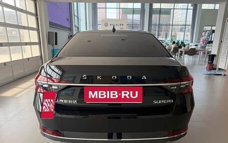 Skoda Superb III рестайлинг, 2024 год, 1 868 083 рублей, 4 фотография