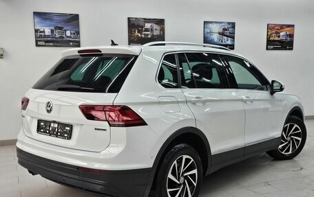 Volkswagen Tiguan II, 2018 год, 2 770 000 рублей, 2 фотография
