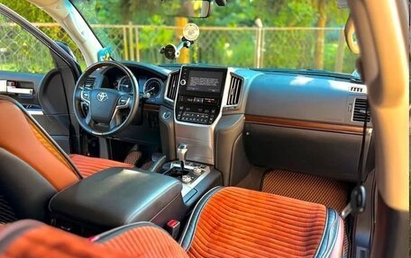 Toyota Land Cruiser 200, 2020 год, 8 100 000 рублей, 3 фотография