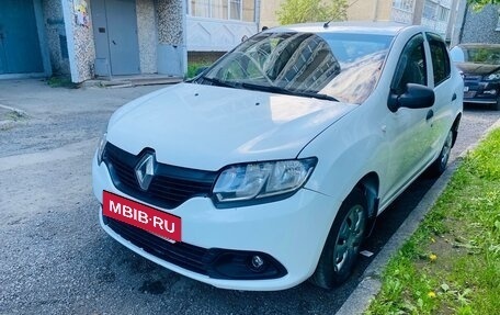 Renault Logan II, 2017 год, 385 000 рублей, 3 фотография