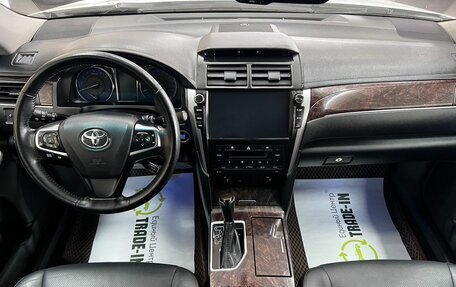 Toyota Camry, 2017 год, 2 345 000 рублей, 10 фотография