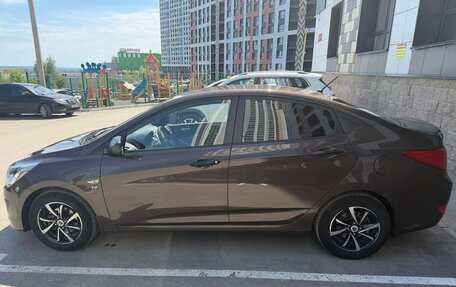 Hyundai Solaris II рестайлинг, 2015 год, 900 000 рублей, 3 фотография