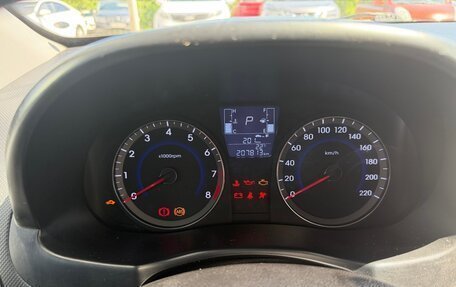 Hyundai Solaris II рестайлинг, 2015 год, 900 000 рублей, 17 фотография