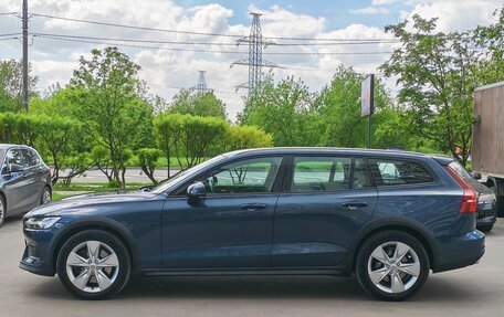 Volvo V60 Cross Country II, 2019 год, 3 750 000 рублей, 4 фотография