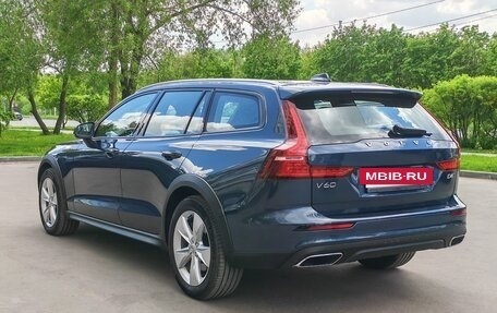 Volvo V60 Cross Country II, 2019 год, 3 750 000 рублей, 6 фотография