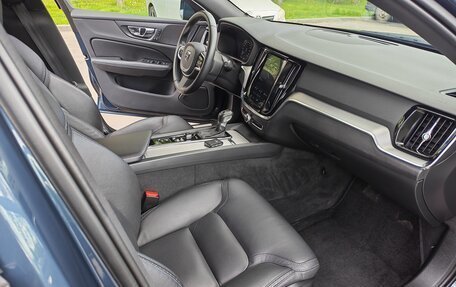 Volvo V60 Cross Country II, 2019 год, 3 750 000 рублей, 14 фотография