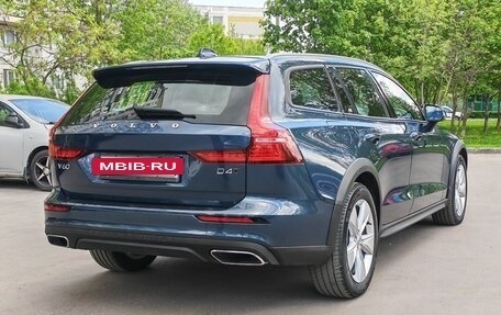 Volvo V60 Cross Country II, 2019 год, 3 750 000 рублей, 7 фотография