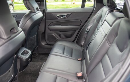 Volvo V60 Cross Country II, 2019 год, 3 750 000 рублей, 16 фотография