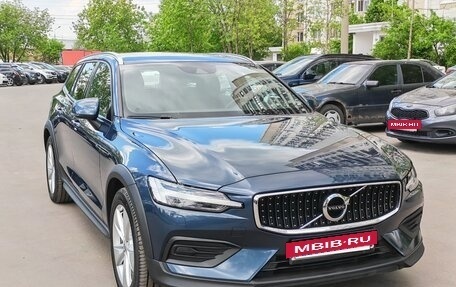 Volvo V60 Cross Country II, 2019 год, 3 750 000 рублей, 2 фотография