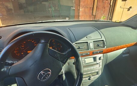 Toyota Avensis III рестайлинг, 2006 год, 680 000 рублей, 2 фотография