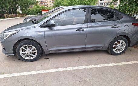 Hyundai Solaris II рестайлинг, 2021 год, 1 700 000 рублей, 4 фотография