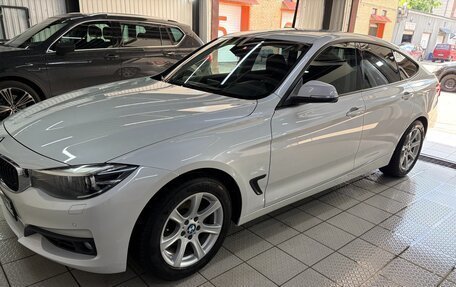 BMW 3 серия, 2019 год, 3 520 000 рублей, 13 фотография