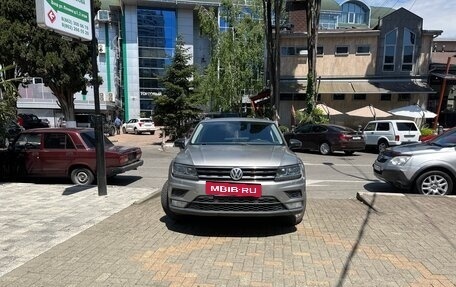 Volkswagen Tiguan II, 2017 год, 2 030 000 рублей, 2 фотография