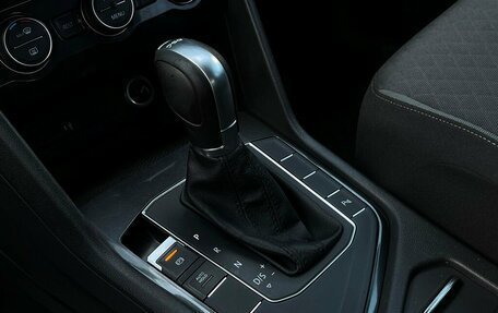 Volkswagen Tiguan II, 2017 год, 1 498 800 рублей, 16 фотография
