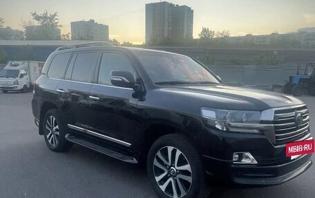 Toyota Land Cruiser 200, 2018 год, 6 500 000 рублей, 6 фотография