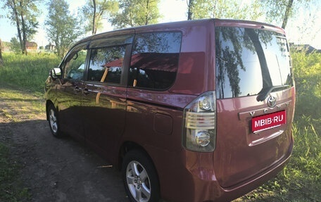Toyota Voxy II, 2007 год, 1 250 000 рублей, 1 фотография