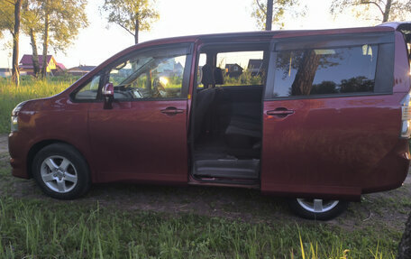 Toyota Voxy II, 2007 год, 1 250 000 рублей, 11 фотография