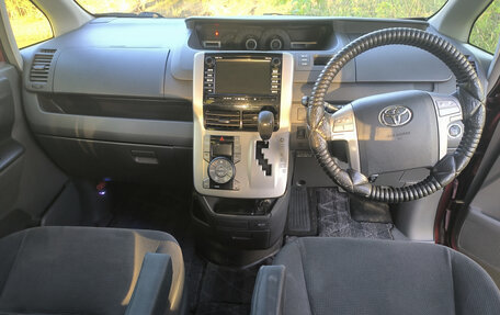 Toyota Voxy II, 2007 год, 1 250 000 рублей, 5 фотография