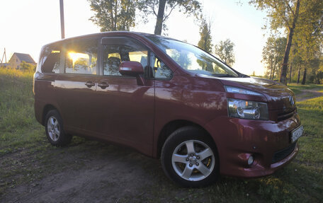 Toyota Voxy II, 2007 год, 1 250 000 рублей, 12 фотография