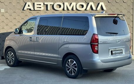 Hyundai Grand Starex Grand Starex I рестайлинг 2, 2019 год, 3 500 000 рублей, 6 фотография