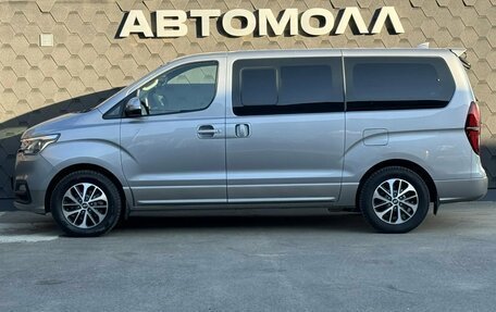 Hyundai Grand Starex Grand Starex I рестайлинг 2, 2019 год, 3 500 000 рублей, 8 фотография