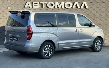 Hyundai Grand Starex Grand Starex I рестайлинг 2, 2019 год, 3 500 000 рублей, 5 фотография