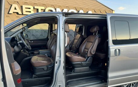 Hyundai Grand Starex Grand Starex I рестайлинг 2, 2019 год, 3 500 000 рублей, 9 фотография