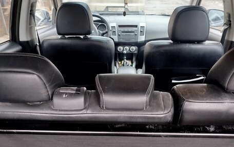 Mitsubishi Outlander III рестайлинг 3, 2008 год, 900 000 рублей, 7 фотография