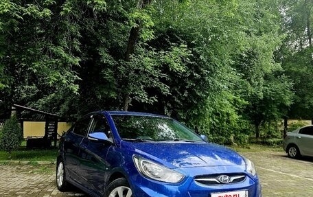 Hyundai Solaris II рестайлинг, 2012 год, 830 000 рублей, 2 фотография