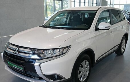 Mitsubishi Outlander III рестайлинг 3, 2017 год, 1 850 000 рублей, 3 фотография