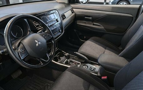 Mitsubishi Outlander III рестайлинг 3, 2017 год, 1 850 000 рублей, 7 фотография