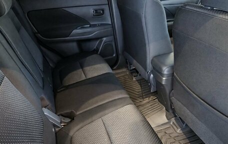 Mitsubishi Outlander III рестайлинг 3, 2017 год, 1 850 000 рублей, 9 фотография