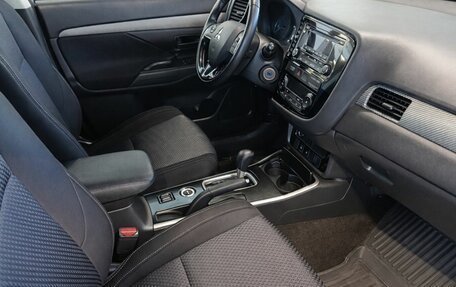 Mitsubishi Outlander III рестайлинг 3, 2017 год, 1 850 000 рублей, 8 фотография