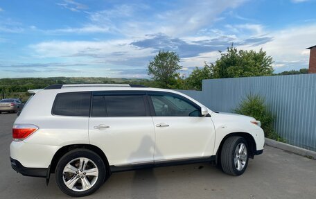 Toyota Highlander III, 2012 год, 2 150 000 рублей, 5 фотография