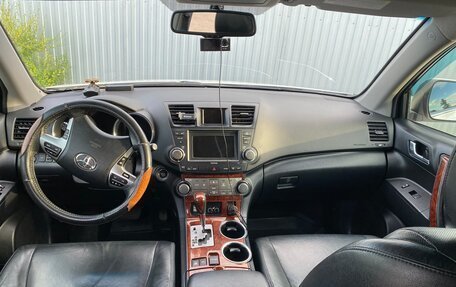 Toyota Highlander III, 2012 год, 2 150 000 рублей, 12 фотография