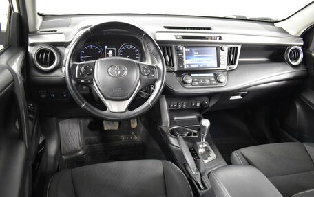 Toyota RAV4, 2017 год, 2 447 200 рублей, 6 фотография