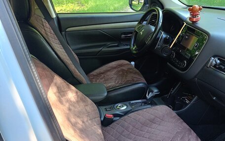 Mitsubishi Outlander III рестайлинг 3, 2014 год, 1 700 000 рублей, 12 фотография