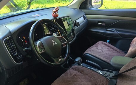Mitsubishi Outlander III рестайлинг 3, 2014 год, 1 700 000 рублей, 11 фотография