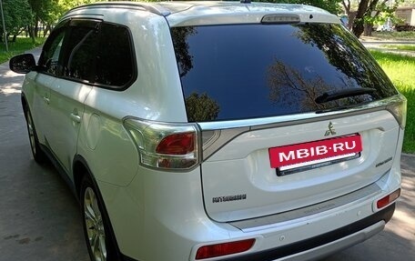 Mitsubishi Outlander III рестайлинг 3, 2014 год, 1 700 000 рублей, 5 фотография