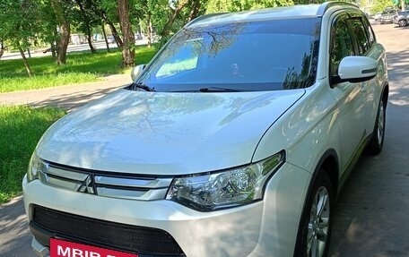 Mitsubishi Outlander III рестайлинг 3, 2014 год, 1 700 000 рублей, 2 фотография