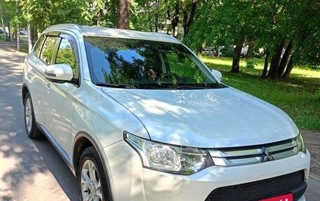 Mitsubishi Outlander III рестайлинг 3, 2014 год, 1 700 000 рублей, 3 фотография