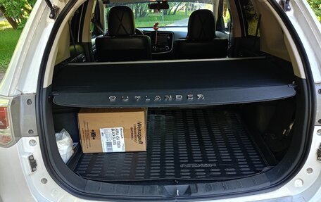 Mitsubishi Outlander III рестайлинг 3, 2014 год, 1 700 000 рублей, 15 фотография