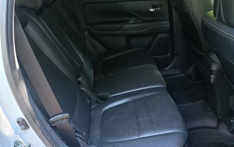 Mitsubishi Outlander III рестайлинг 3, 2014 год, 1 700 000 рублей, 14 фотография